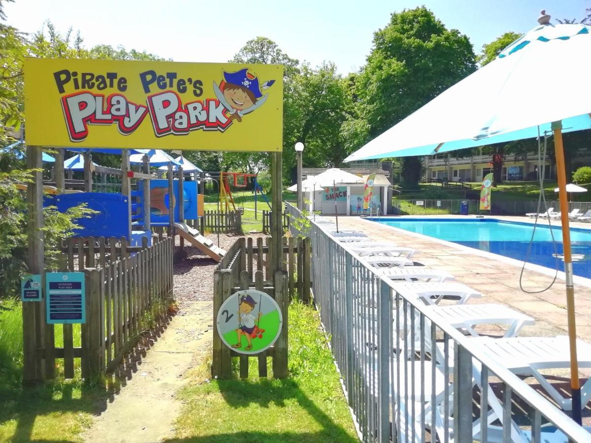 Cornwall Family Friendly Villa With Free Use Of Pool, Soft Play, Mini Golf, Tennis, Gym, Fitness Classes, Sauna And Ice Baths New Quay Exterior foto